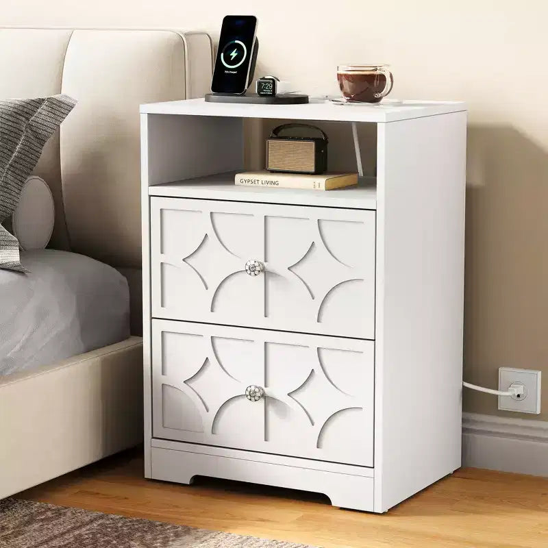 Grande table de chevet avec 2 tiroirs, Table d'appoint moderne avec station de charge, Table d'appoint avec sculptures en losanges, Meuble de rangement