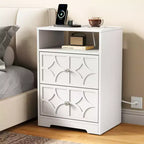 Grande table de chevet avec 2 tiroirs, Table d'appoint moderne avec station de charge, Table d'appoint avec sculptures en losanges, Meuble de rangement